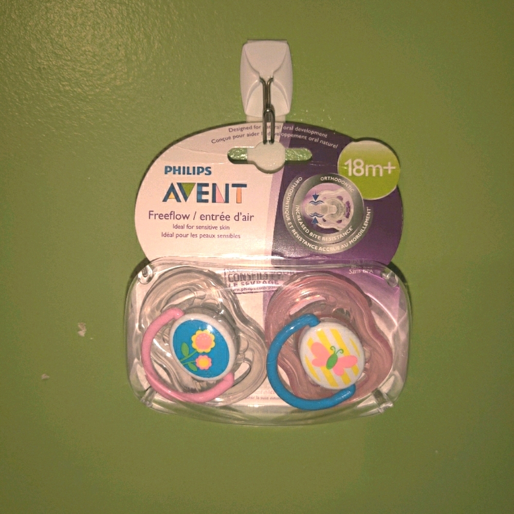 Brand new philips freeflow 2 pack pacifiers